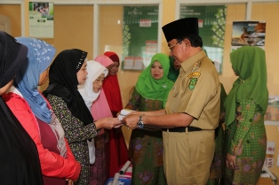 MNU Inhil Salurkan Zakat, Infak dan Sedekah Bagi 53 Penerima